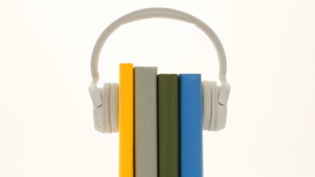 books with headphone, metaphor for audio books
