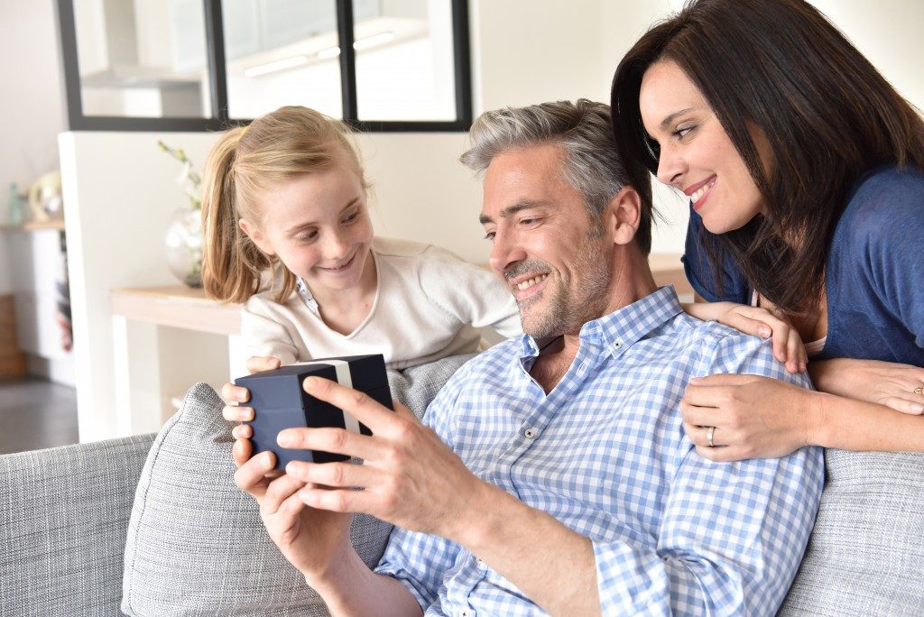 father with wife and daughter